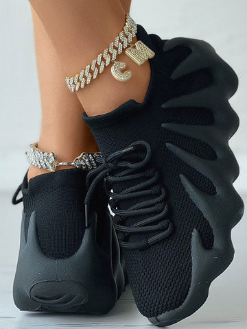 Atmungsaktive Sneakers aus Strick mit Schnürung 