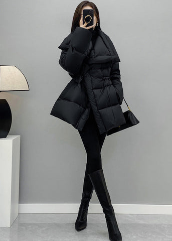 Diy schwarzer Wintermantel mit Peter-Pan-Kragen und Entendaunen 