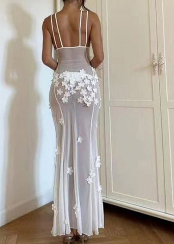 Weißes Tüllkleid mit V-Ausschnitt und Blumenmuster 