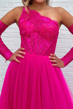 A-Linien-Abendkleid in Fuchsia mit One-Shoulder-Schulter und Korsett-Design sowie Schlitz vorne