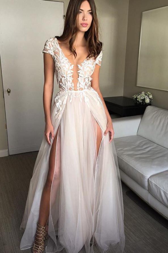 Ballkleid mit Kappenärmeln, tiefem V-Ausschnitt, Applikationen und sexy Schlitz