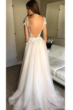 Ballkleid mit Kappenärmeln, tiefem V-Ausschnitt, Applikationen und sexy Schlitz