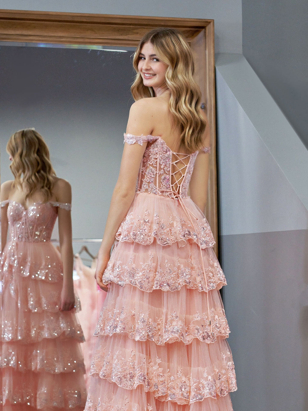 Vestido de fiesta estilo princesa, corte A, hombros descubiertos, corsé y volantes de encaje