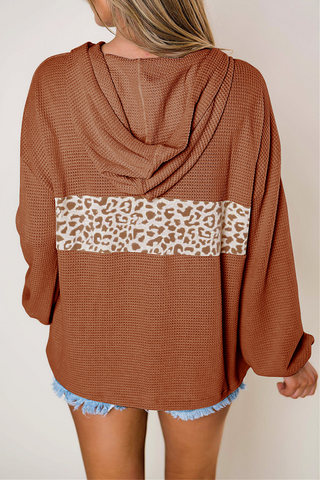 Tops casuales con cuello, capucha y cremallera con bolsillo y estampado 