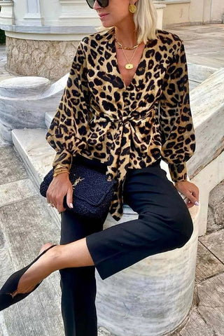 Blusa informal con mangas farol y lazo delantero con estampado de leopardo de Janae 