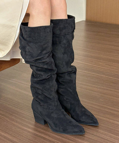 Khakifarbene, klobige Wildlederstiefel mit schickem Spleißdesign und spitzer Zehenpartie 