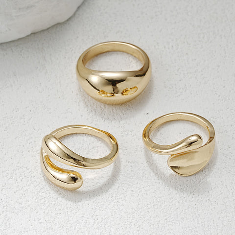 Offenes Ringset mit unregelmäßigen Linien 