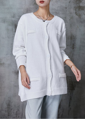 Cárdigan de punto orgánico blanco con cuello redondo y botones para primavera 
