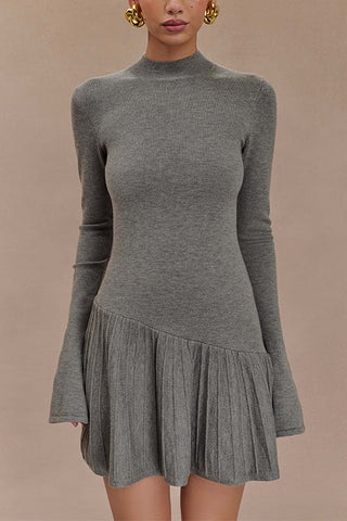 Vestido mini tipo suéter con volantes, mangas acampanadas y cuello alto 
