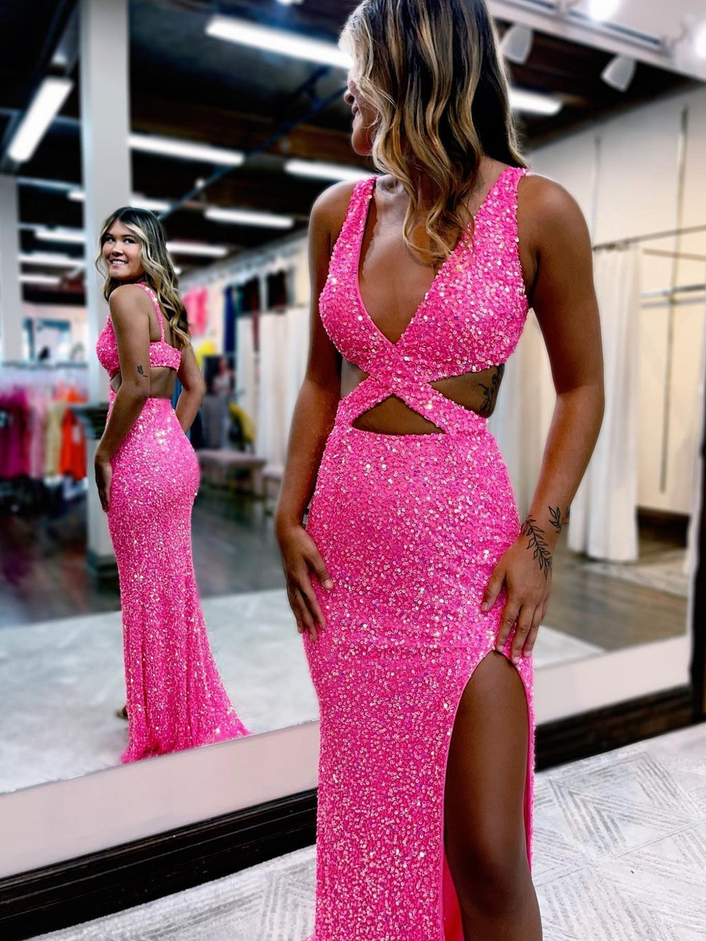 Vestido de fiesta de sirena con escote en V y lentejuelas con abertura