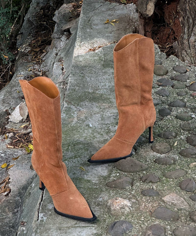 Botas de tacón de aguja con diseño original de ante marrón y punta puntiaguda 