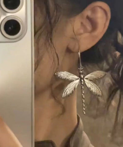 Pendientes colgantes de mariposa ahuecados de plata de ley con seda retro 
