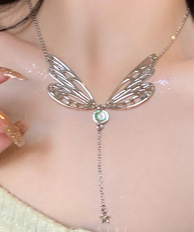 Collar elegante con colgante de borla y alas de mariposa con gemas de aleación de seda 