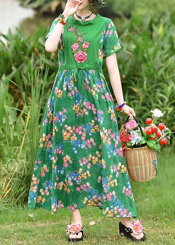Vestido de verano francés de algodón con estampado verde y lazo en la cintura bordado. 
