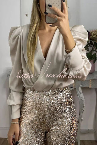 Perfectly Adored – Satinbluse mit überkreuztem Ausschnitt und Puffärmeln 
