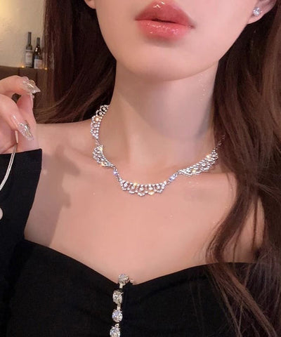 Elegante collar con colgante de perlas de doble capa de circonita y plata de ley en seda 