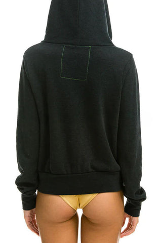 Abrigo con capucha y manga larga con bolsillo con cremallera en contraste 