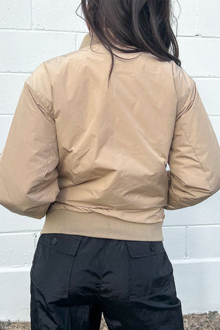 Prenda exterior de cuello en U con cremallera y bolsillo liso de calle 