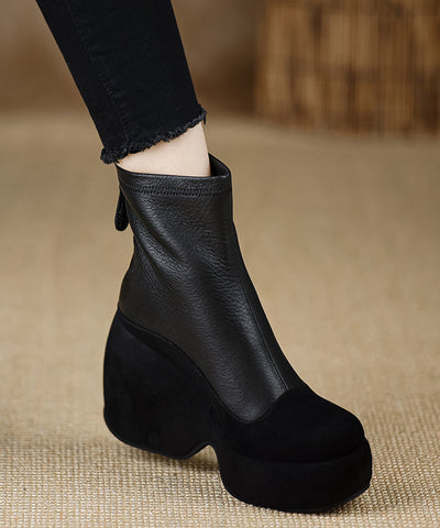 Neue schwarze Stiefel mit Keilabsatz und Reißverschluss aus Schaffell 