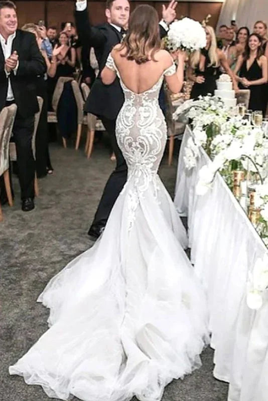 Bezaubernde, elegante Brautkleider im Meerjungfrauenstil mit schulterfreiem Ausschnitt und Schleppe aus Spitze 