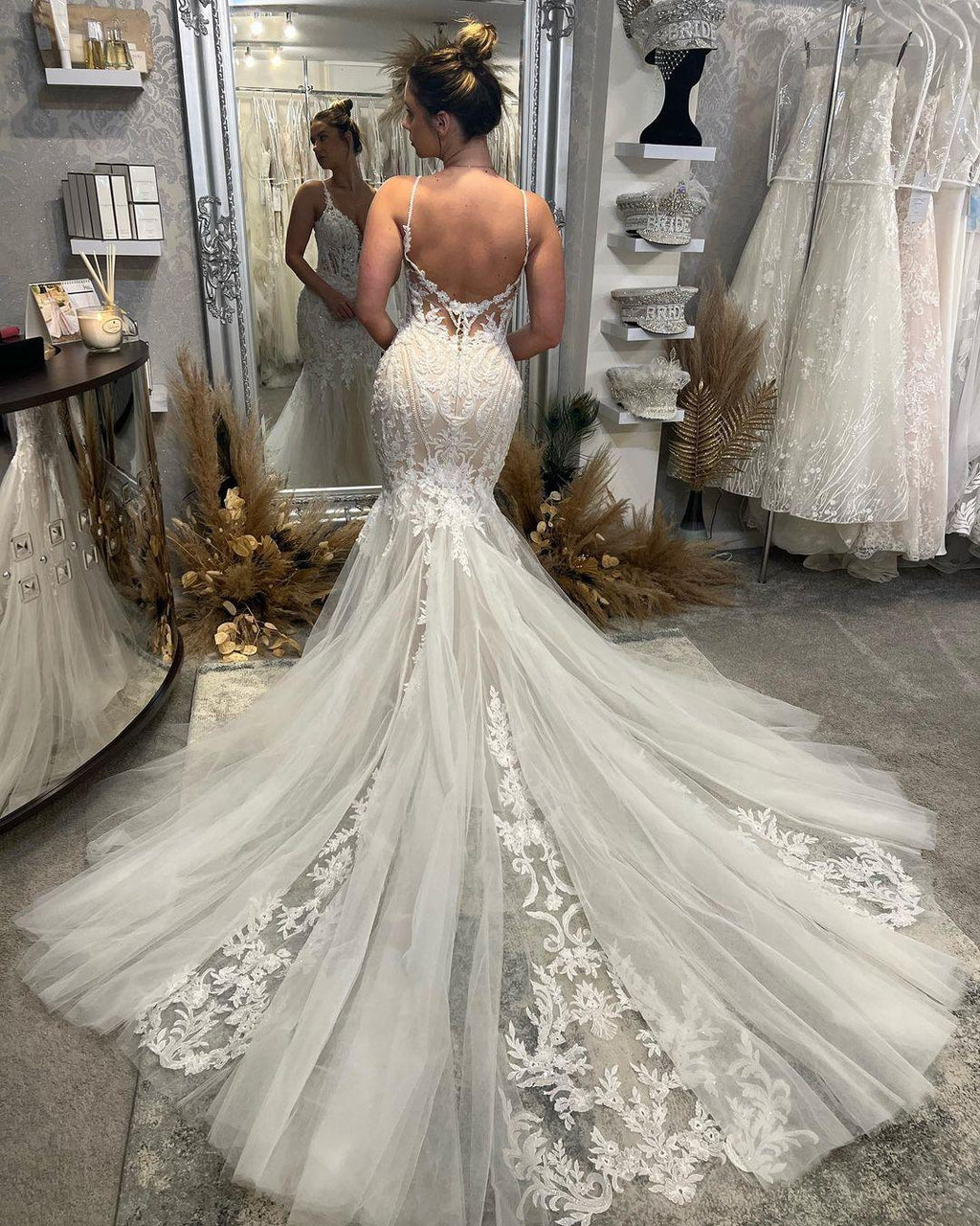 Chic Floor Length V-Neck Spaghetti Straps Sleeveless Mermaid Wedding Dress with Chapel Train