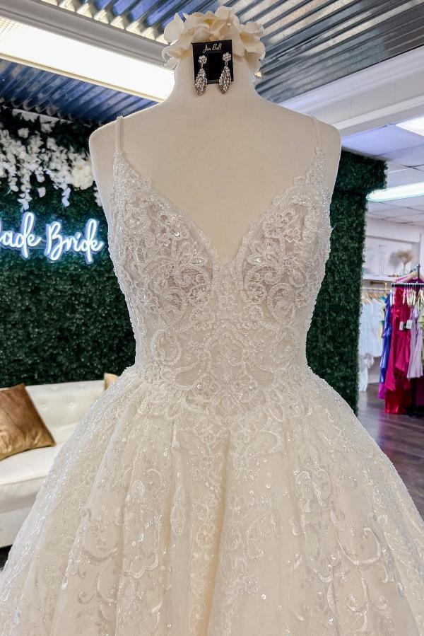 Elegante, lange A-Linien-Hochzeitskleider mit V-Ausschnitt, floraler Spitze und offenem Rücken