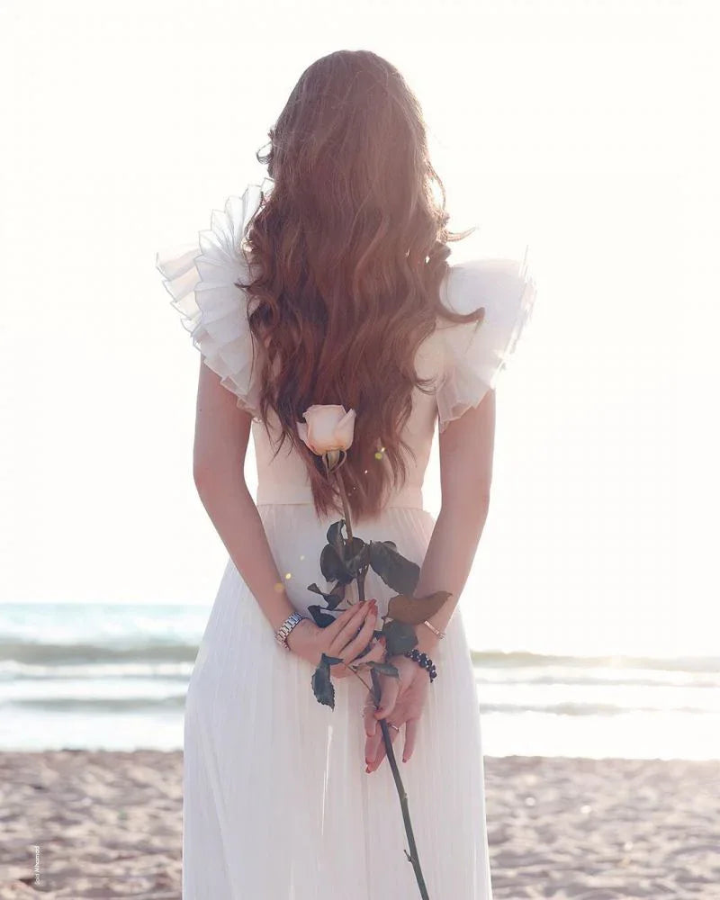 Sommerliches Strandhochzeitskleid aus Chiffon mit Rüschenärmeln und V-Ausschnitt