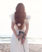 Sommerliches Strandhochzeitskleid aus Chiffon mit Rüschenärmeln und V-Ausschnitt