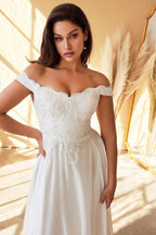 Langes schulterfreies Brautkleid