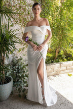 Langes Brautkleid mit schulterfreiem Schnitt