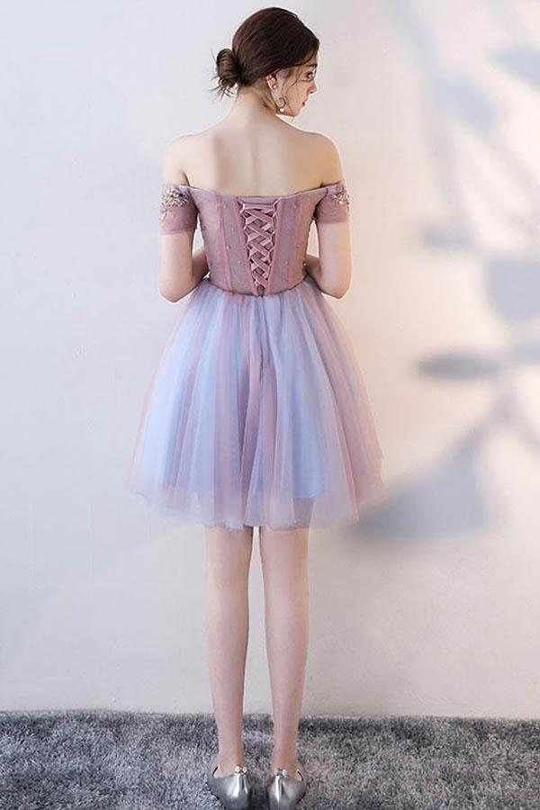 Bonito vestido de encaje de tul corto con hombros descubiertos para fiesta de graduación o de bienvenida