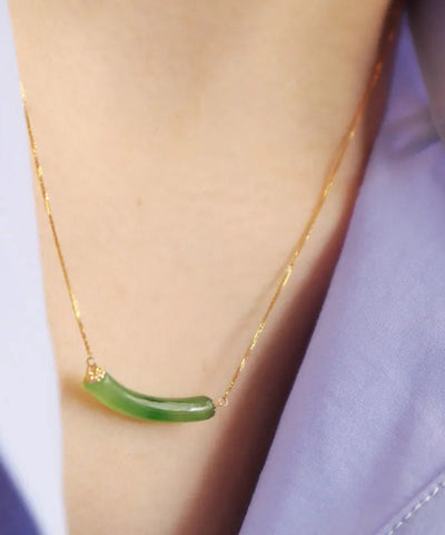 Elegante collar con colgante de jade dorado en plata de ley verde 