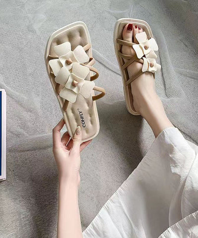 Sandalias rosas elegantes con diseño floral calado 