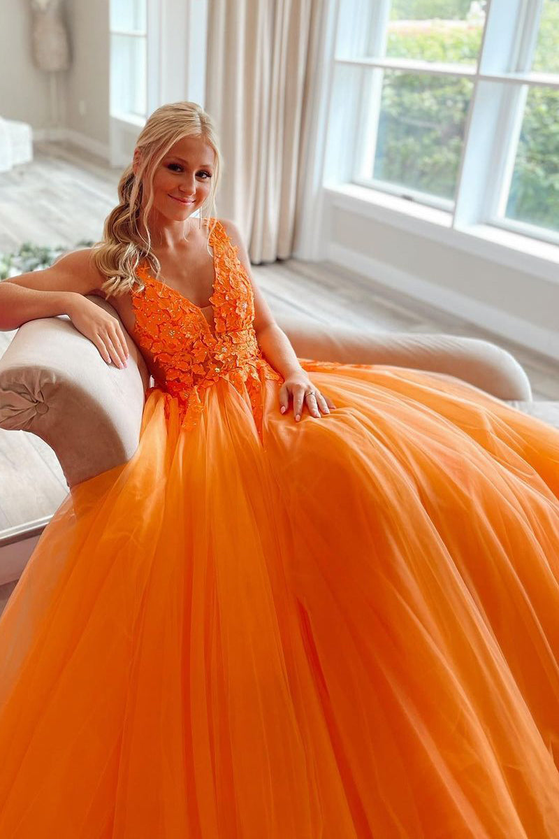 Vestido de fiesta largo de tul con escote en V y apliques en forma de A