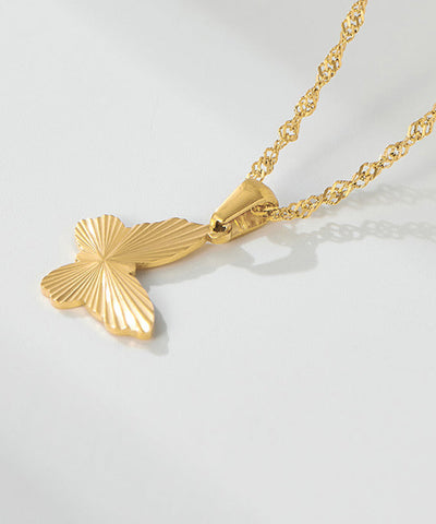 Elegante collar con colgante de mariposa de amor en acero inoxidable dorado 