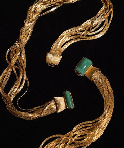 Edle Halskette aus goldfarbenem Jade-Kragen mit mehrlagigem Webmuster 