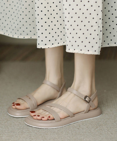 Sandalias casuales de agua con tiras y hebillas color caqui con punta abierta 