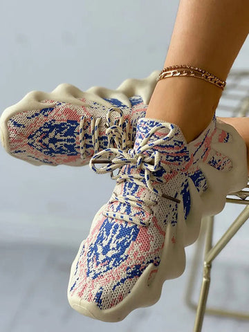 Atmungsaktive Sneakers aus Strick mit Schnürung 