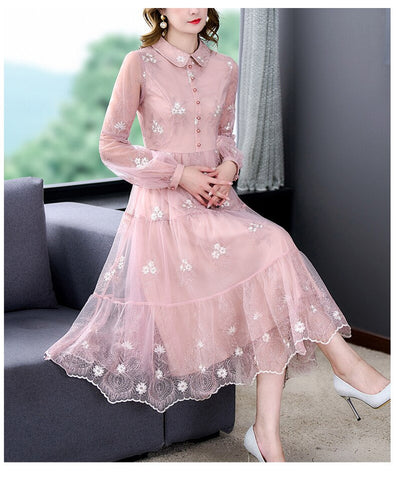 Lockeres Boho-Midikleid aus Netzstoff mit Blumenstickerei 