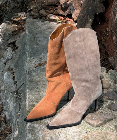 Botas de tacón de aguja con diseño original de ante marrón y punta puntiaguda 