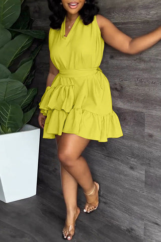 Minivestido sin mangas con cuello en V y doble capa con volantes (con cinturón) 