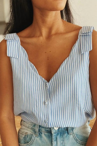 Camiseta sin mangas con cuello en V y rayas azul cielo 