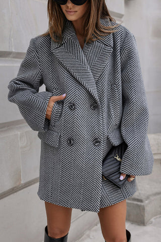 Abrigo con bolsillo de solapa y estampado de rayas de moda 