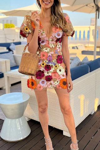 White Garden Gala – Minikleid mit Puffärmeln und bestickter Blumenapplikation 