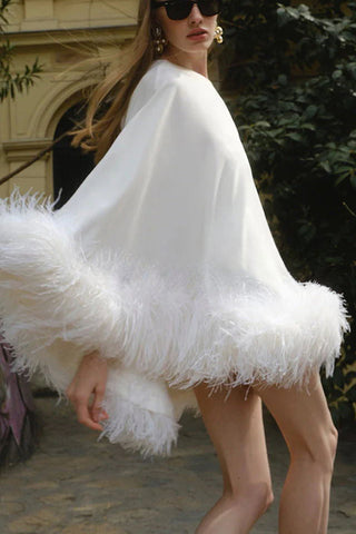 Vegas Living – One-Shoulder-Party-Minikleid mit Federsaum 