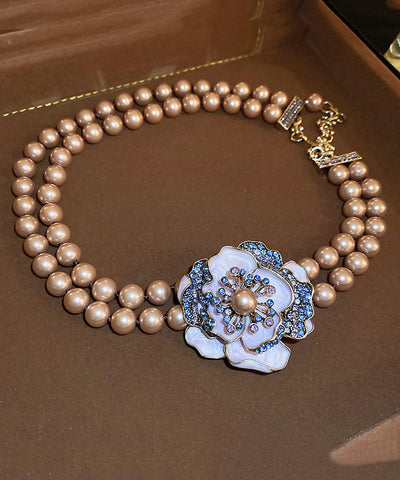 Collar con colgante floral de perla y circonita de aleación de plata fina 
