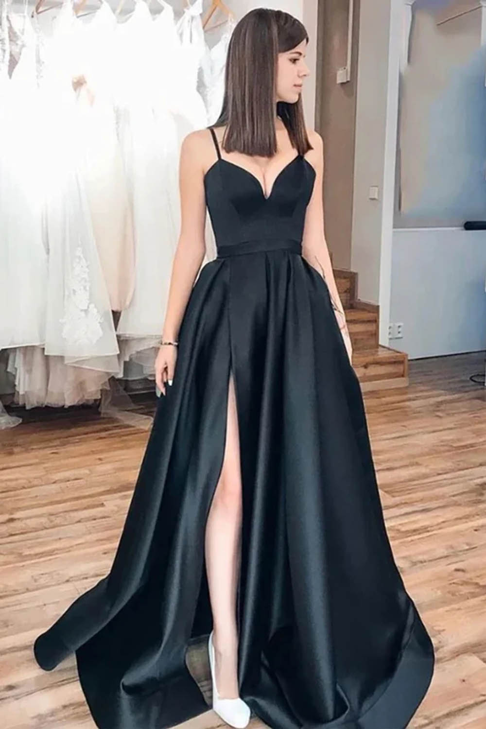 Schwarzes, langes A-Linien-Abendkleid mit Spaghettiträgern und Schleier