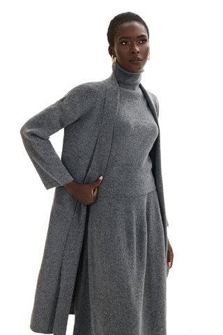 Set aus langärmliger Strickjacke, ärmellosem Oberteil mit hohem Kragen und Maxirock 