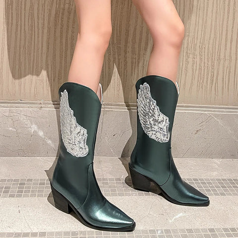 - Botas de mujer de talla grande con diseño de alas de ángel brillantes, lentejuelas, de longitud media, punta estrecha, tacones gruesos y cónicos, botines de baile sin cordones, color plateado 