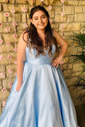 Hellblaues A-Linien-Abendkleid in Übergröße mit tiefem V-Ausschnitt